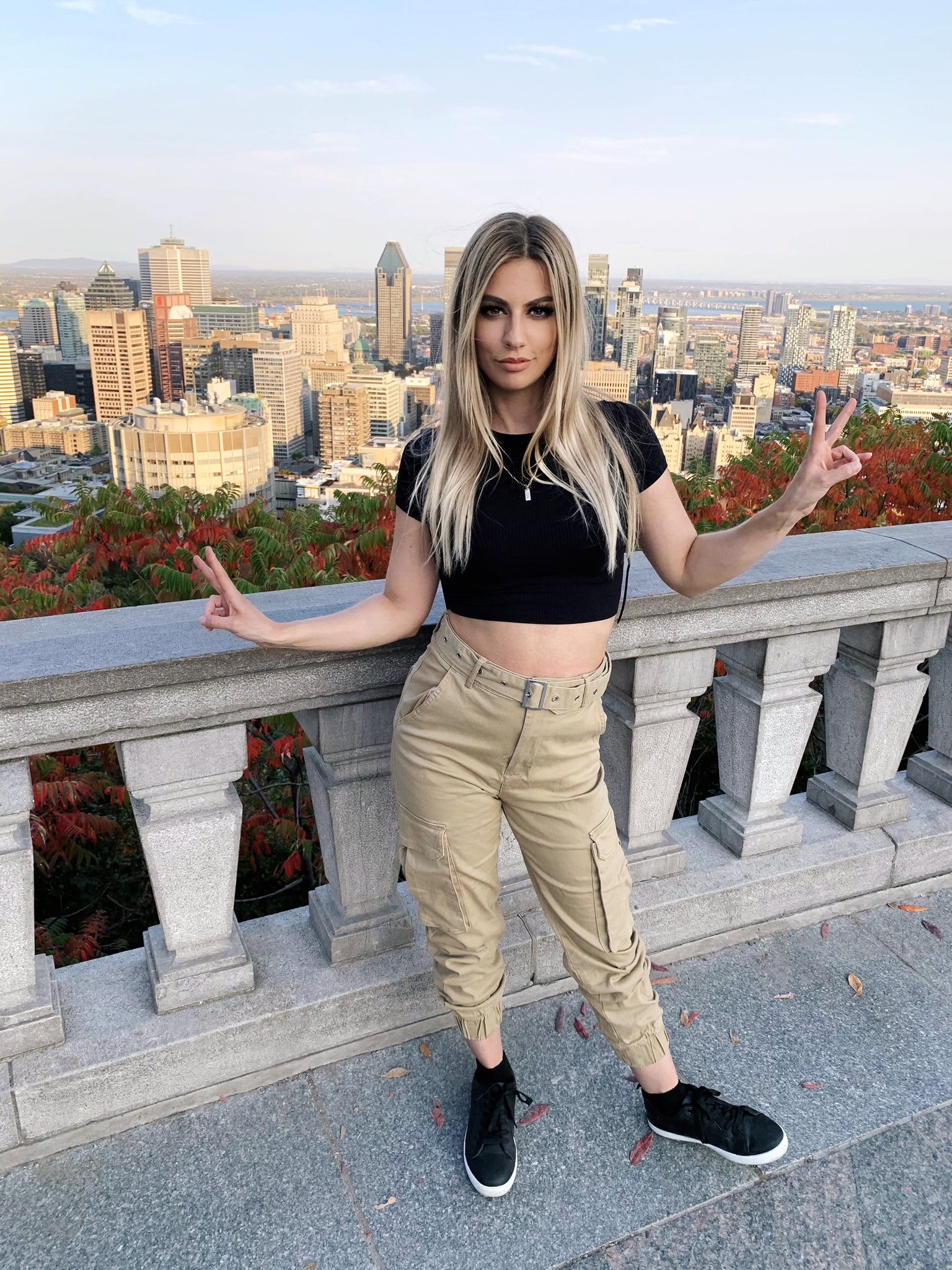 3 pic. Let’s staaart !!!!! Yeaaahhhh !!!!! #October #Montreal #WhereIWasBorn 😜🤪🍁🥰😘❤️ https://t.co/S8yXoyyTTd