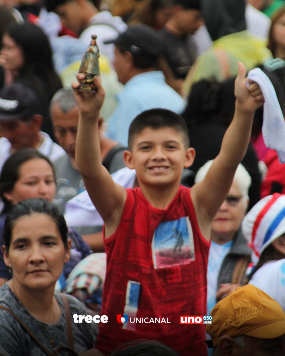 Unicanal's tweet photo. 😍 POSTALES DE LA MISA CAACUPÉ ⛪
🙏 Así se vivió la misa de nuestra virgen de Caacupé, donde miles de feligreses se acercaron a pagar su promesa.
🥹 ¡Una maravilla! 📿
#Trece #Unicanal #650AM #Caacupé2024 #UnidosPorLaFe #TresMediosUnaDevoción #Caacupe #Paraguay https://t.co/Iuhz9UeLiT