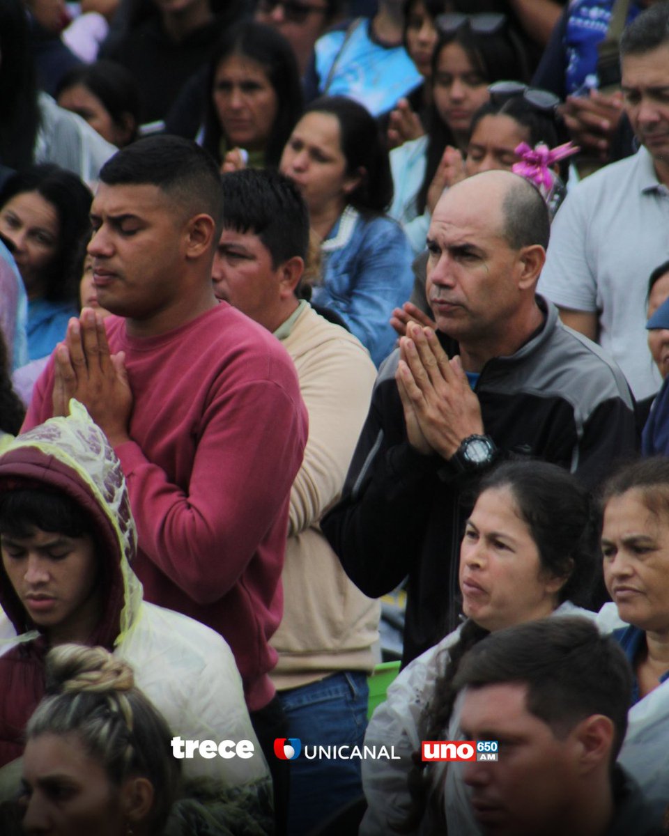 trecepy's tweet photo. 😍 POSTALES DE LA MISA CAACUPÉ ⛪
🙏 Así se vivió la misa de nuestra virgen de Caacupé, donde miles de feligreses se acercaron a pagar su promesa.
🥹 ¡Una maravilla! 📿
#Trece #Unicanal #650AM #Caacupé2024 #UnidosPorLaFe #TresMediosUnaDevoción #Caacupe #Paraguay https://t.co/jeY0BORsyt