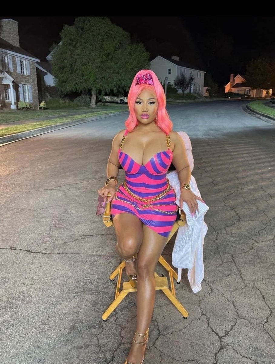 DatVader1's tweet image. Happy Queen Day @NICKIMINAJ  its your #PinkBirthday #PF2 Love you to the Moon and Back !! 🩷🩷🩷🩷🩷🩷🩷🩷🩷🩷🎂