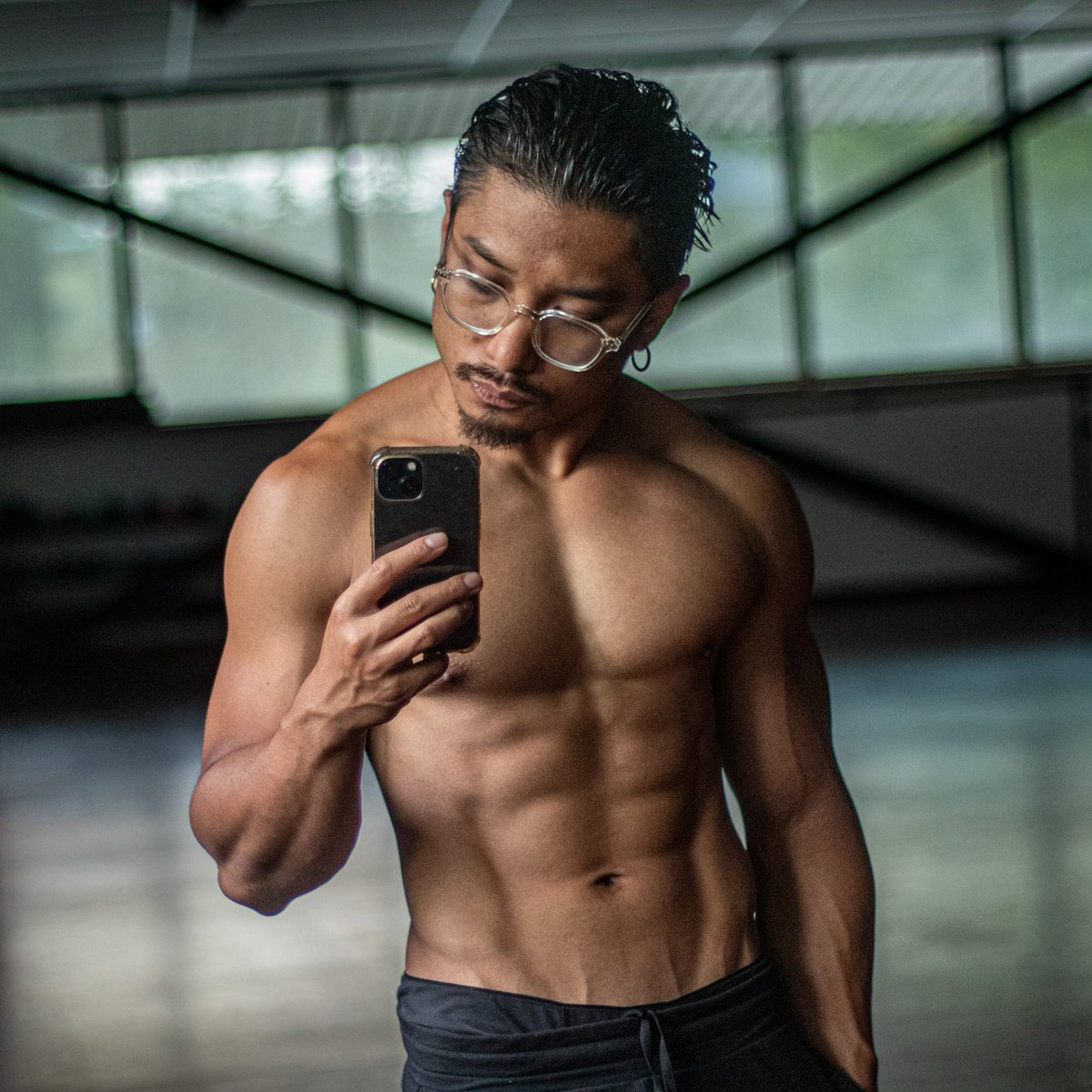 LaupWing1994's tweet photo. You don't need to count calories to lose fat.

I've done it.

Here are the exact 8 steps I've done to drop 20 lbs of stubborn fat.

8 Anti Calorie Counting Steps.
(Last one is the MOST important)

~Bookmark this to lose fat, WITHOUT counting calories~ https://t.co/DZvf8rj6Re