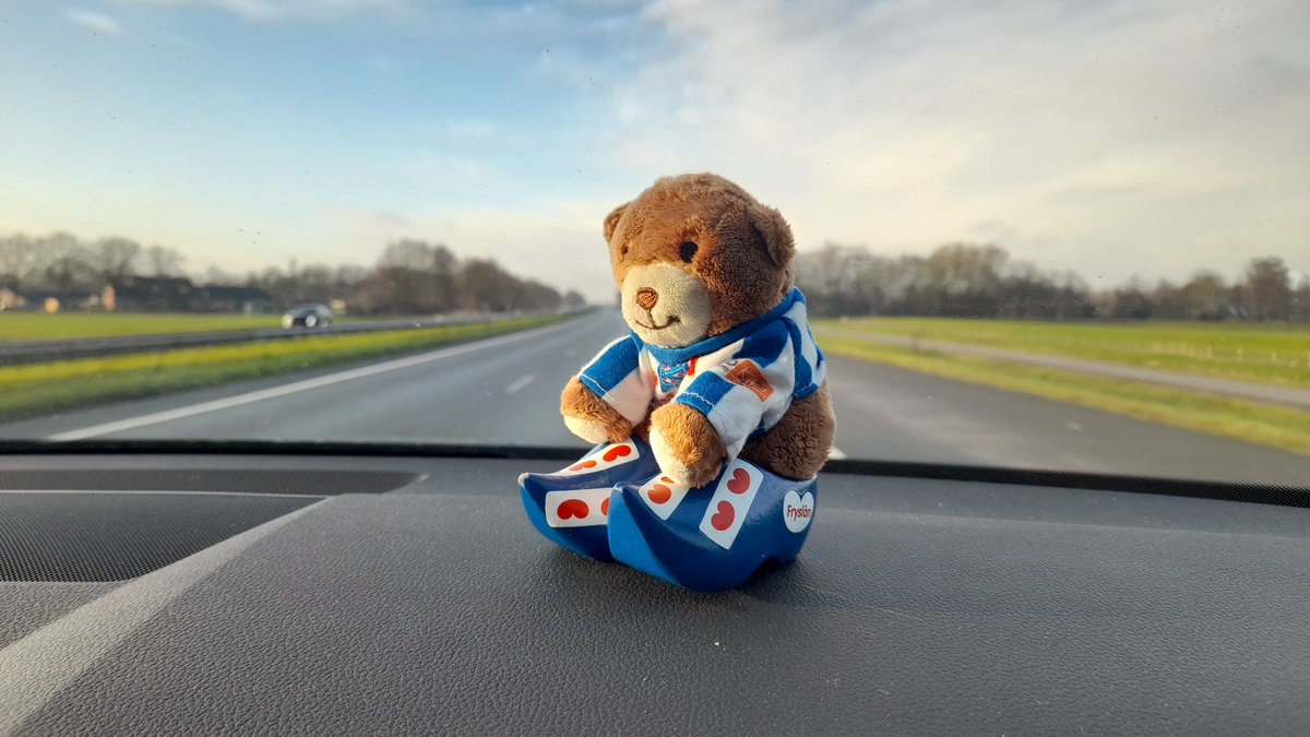 Maak plaats, maak plaats, maak plaats, wij hebben ongelofelijke haast. 

Onderweg naar #wilHEE met <a href="/FeanFan4Life/">Abe Molenaar</a> en drie anonieme hooligans op de achterbank, waarvan minimaal twee nog een flink promillage hebben...