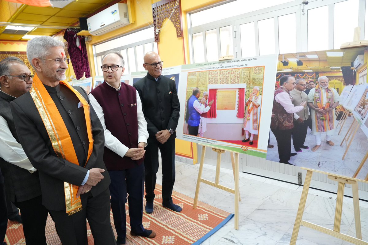 DrSJaishankar's tweet image. Started the day by visiting the 200 year-old Shreenathji Temple in Manama. 

A true symbol of the longstanding India - Bahrain friendship.

🇮🇳 🇧🇭