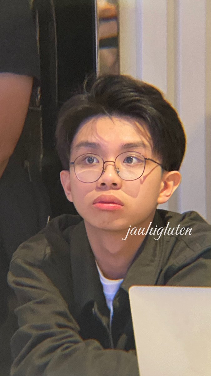 jauhigluten's tweet photo. Mas Kevin atau adek Kevin ya ini ?😩🤏🏻 #imkevin https://t.co/NejD5Pb9Vj