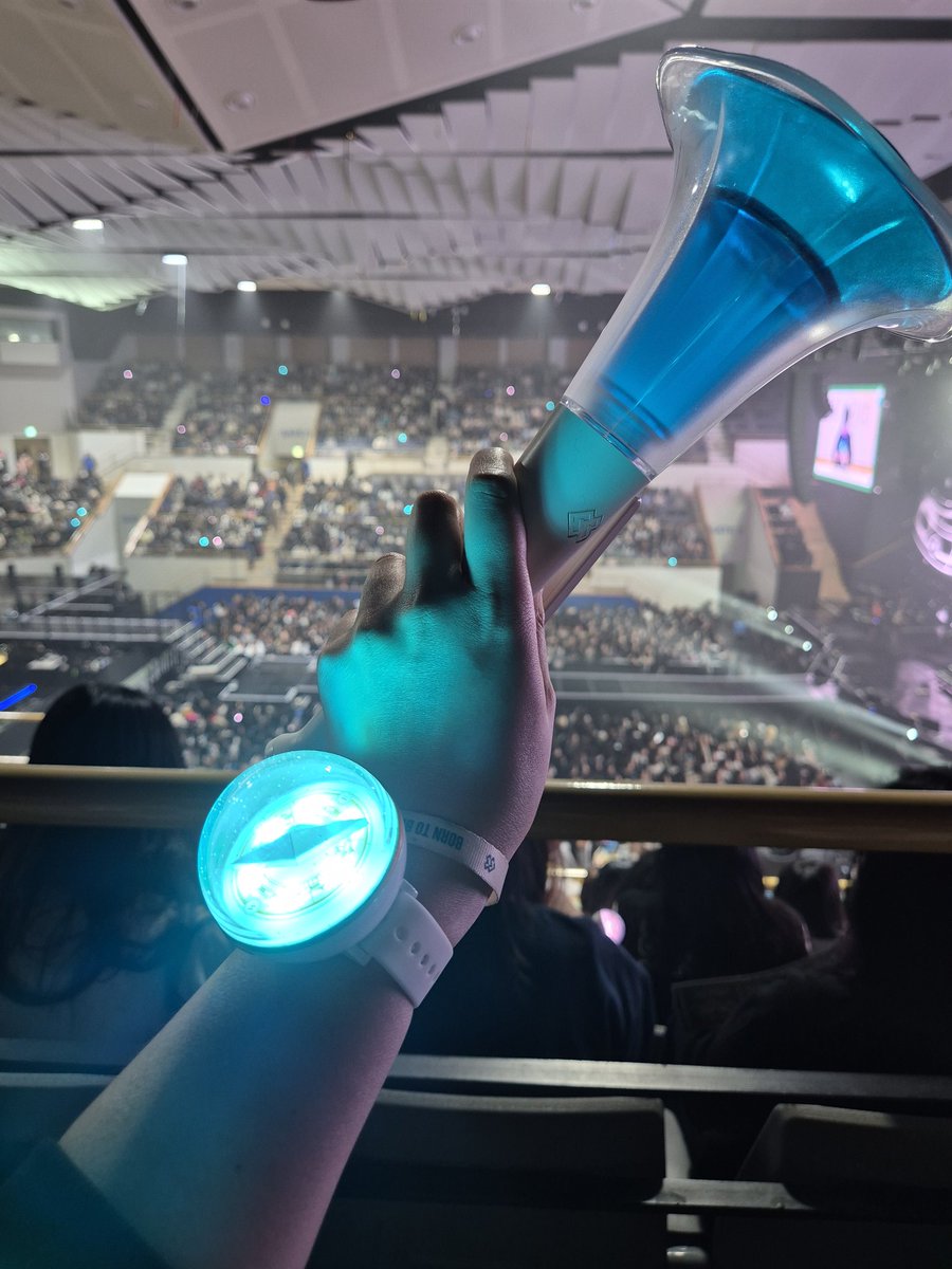 No_Cool141592's tweet photo. 불과 약 일주일만에 이렇게 세상이 바뀌었다고 https://t.co/ECCjOFbIFf