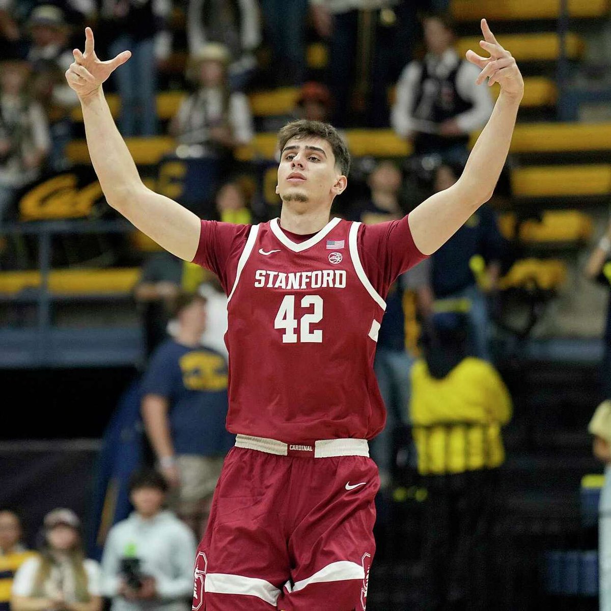 Maxime Raynaud impressed for Stanford yesterday (again), dropping 20 points and recording 5 blocks.

In 30 minutes, he shot 8-of-15 from the field, including 4-of-6 from beyond the arc, and added 3 rebounds and 2 assists.
