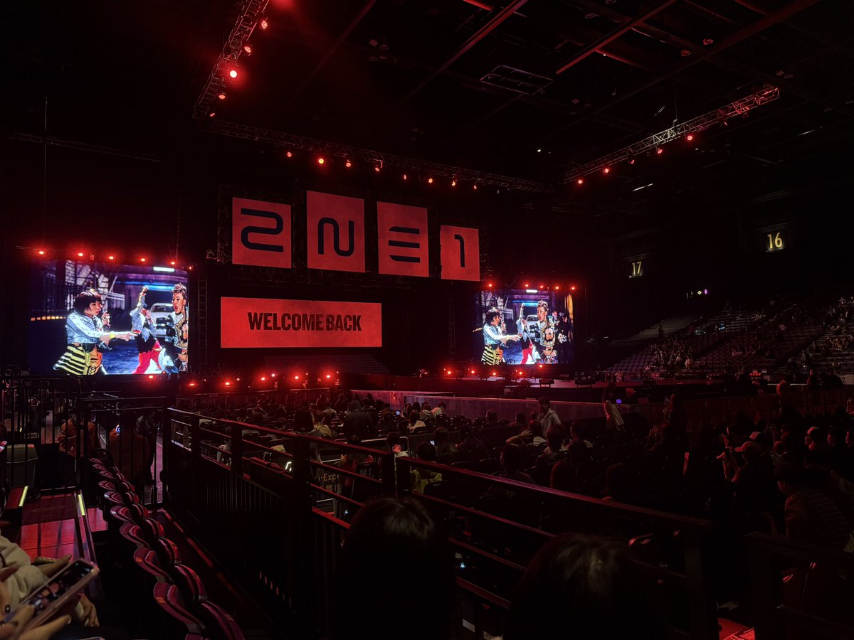 Welcome back 2NE1