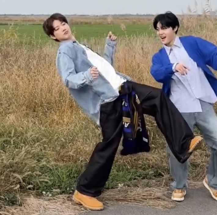 iamlookkang's tweet photo. แกมาดูลีดเดอร์ปีหน้าวงชั้น5555555 https://t.co/WW5dO9vA05