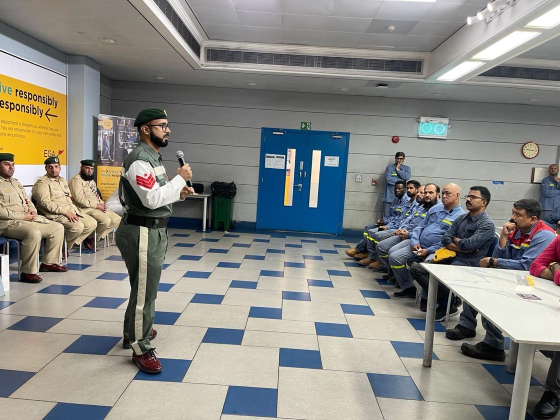 DubaiPoliceHQ's tweet photo. #News | Dubai Police Promotes Awareness of Workers’ Rights and Responsibilities in Jebel Ali
Details:
https://t.co/pSPPgnrpsJ
#YourSecurityOurHappiness
#SmartSecureTogether https://t.co/Jck7hploML