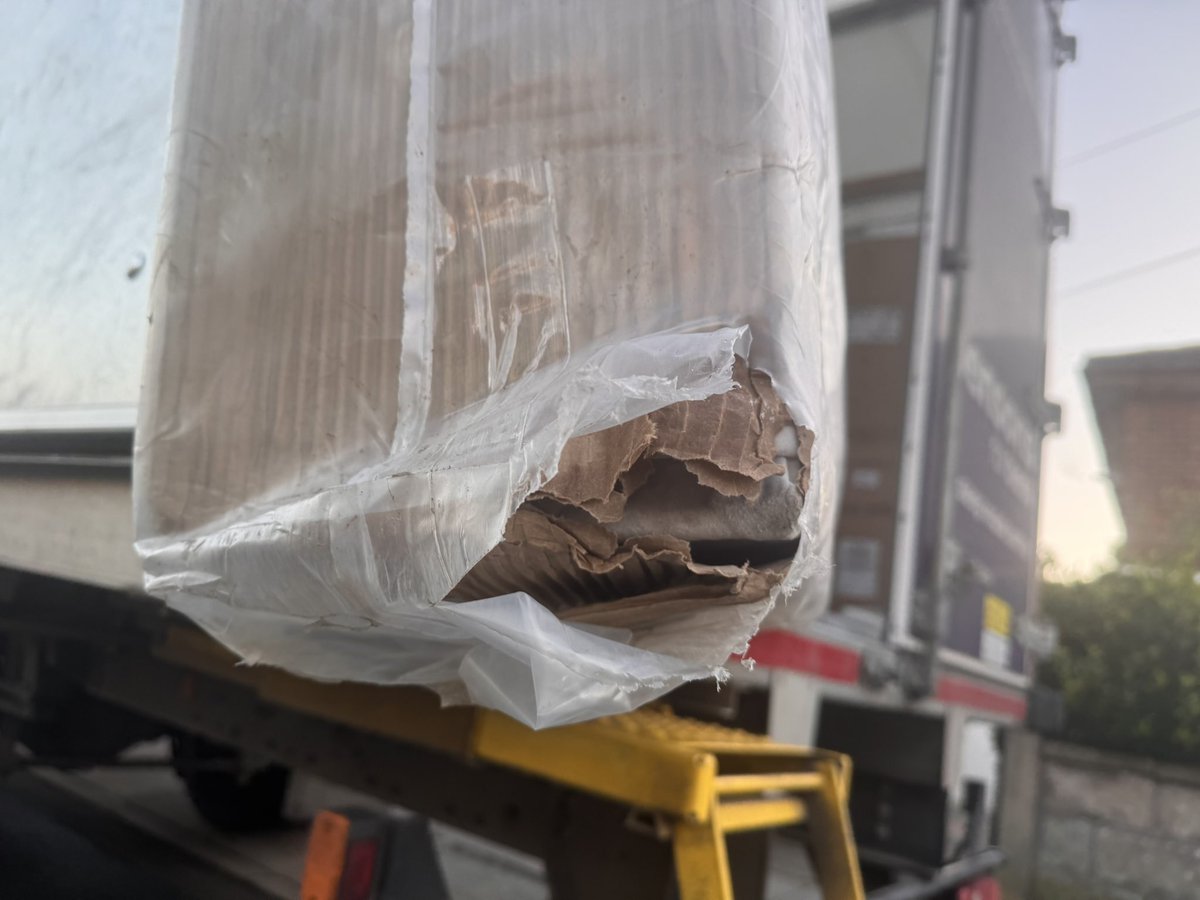 littlepeen's tweet photo. @Bensons_Care 2nd delivery fail and 2nd 6week wait for a headboard from bensons. Absolute joke tbh, now a January delivery date what if wrong again? https://t.co/Wdz9F6PbqE