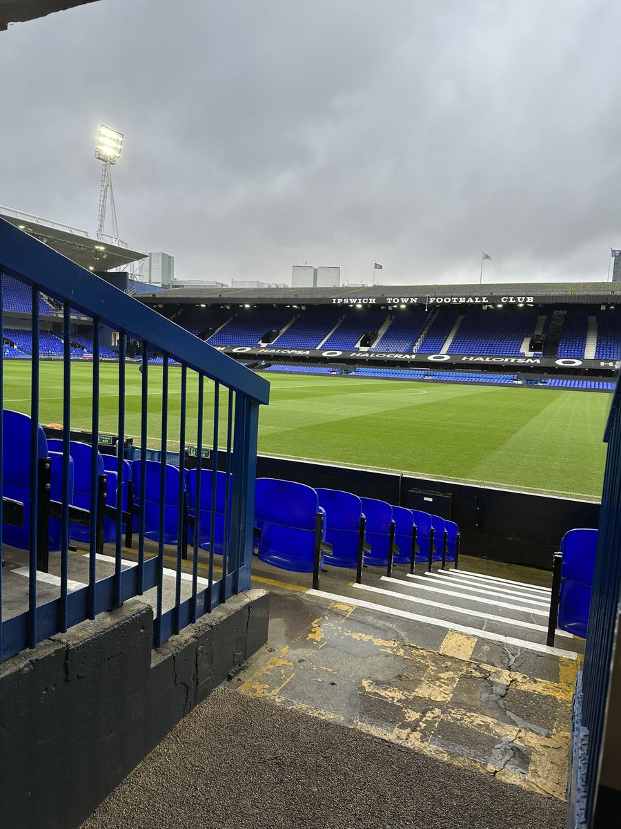 lizziebat4368's tweet image. Not the best weather but we try again! #itfc #ips #IPSBOU