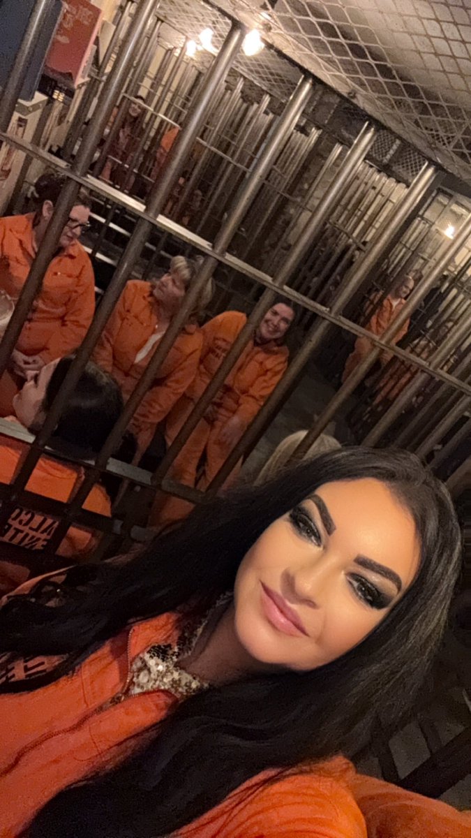 vixx_83's tweet photo. Spent the night in jail at #Alcotraz only one to get parole! Enjoying my freedom today ๐๐๐๐งก๐ค๐งก๐ค https://t.co/3Zt0fTsWtq