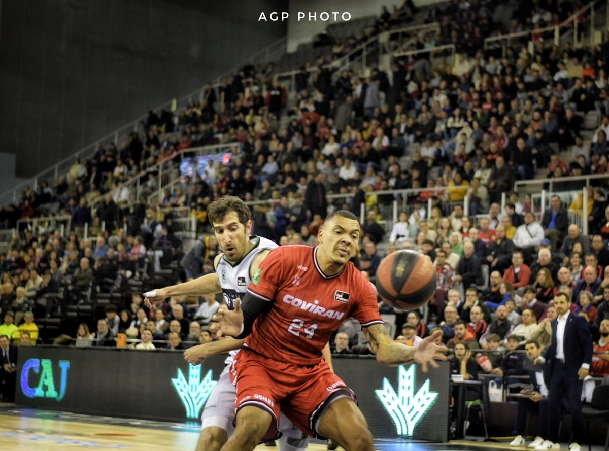 Alberto25112288's tweet image. 🆕 A las 12:30 @CoviranGranada VS @Penya1930 

➡️🛡️la defensa sobre @AnteTomic404 y Pustovyi y 🛂controlar a Robertson, Dotson y Dekker como claves para conseguir la victoria 🏆

#GranadaEsÉlite #ContigoFundación 
#acb #LigaEndesa #ConectaConTuPasión