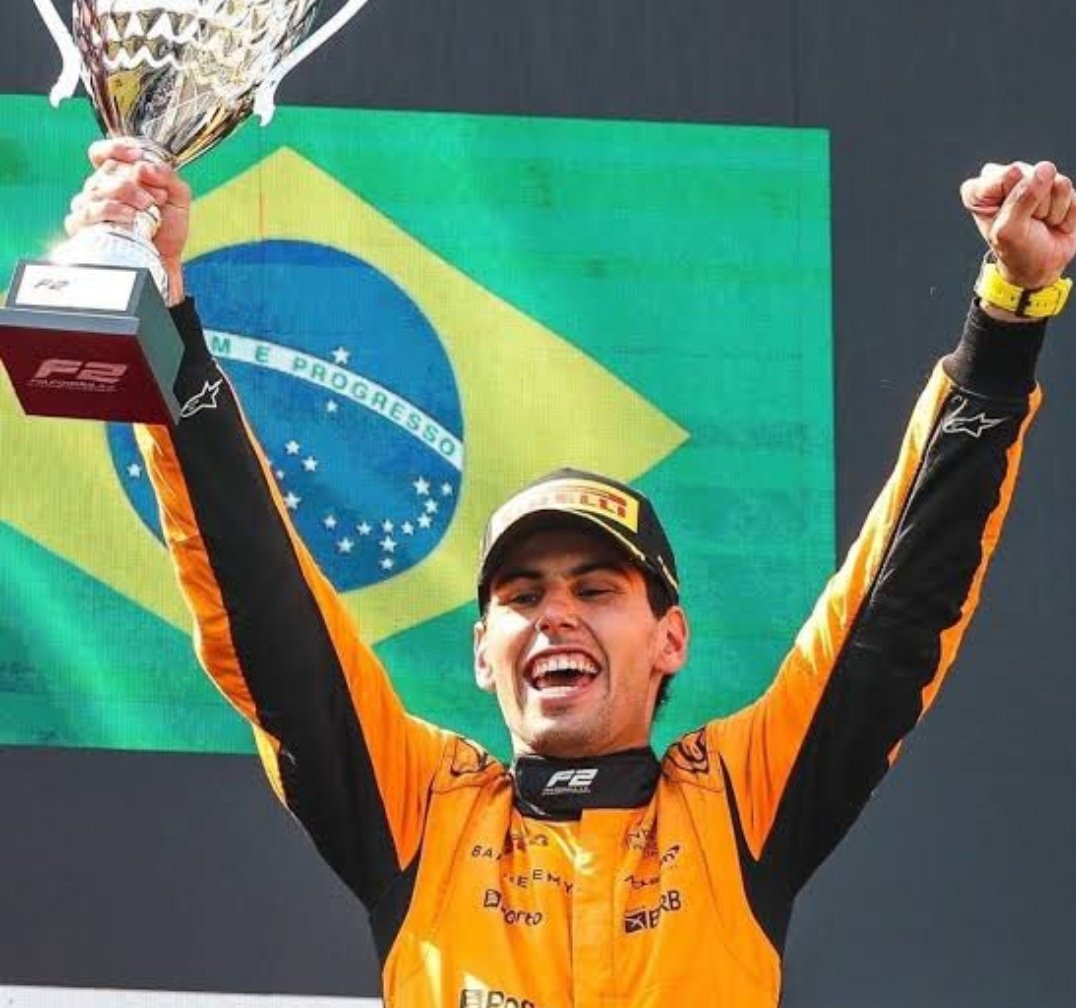 helio_hms's tweet photo. Este pequeno homem eh gigante https://t.co/wX0qT5gYA7