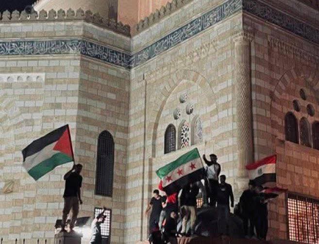 TitoMaryo's tweet photo. صدَقَ وَعدَه
ونصَرَ عَبدَه
وأ��َز جُندَه
وهزَمَ الأحزاب�� وَحدَه
لا إله إلَا اللّٰه.
#سوريا_حرة https://t.co/zFtFqJh8Zg