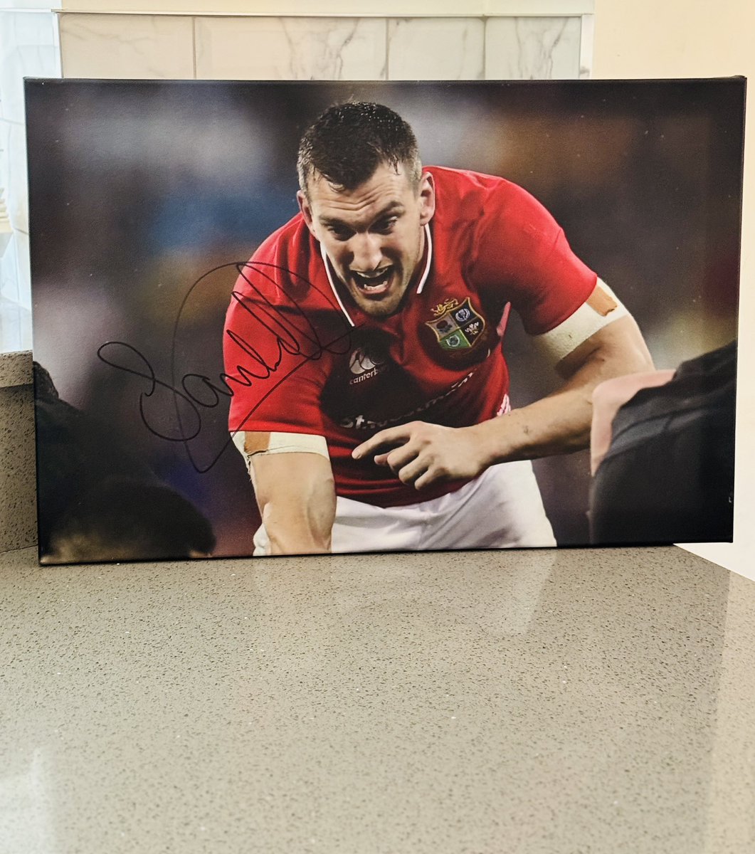 TomJ_11's tweet photo. Auctioning these items. Drop me a DM if you’re interested 📥. Please swipe right to see the list of sports memorabilia. In aid of Dreams &amp; Wishes #PleaseRT https://t.co/zeqUXRd25N