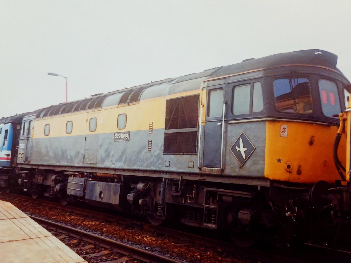 Invermuir's tweet photo. Sulzer Sunday. 33002 and 102 shredding a few trips between Exeter and Waterloo in 1992. #tmrguk #sulzer #Class33 #cromptons https://t.co/kEDGSUKGfH