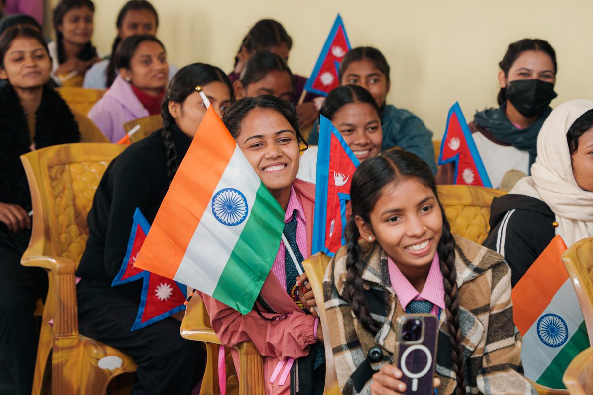 IndiaInNepal's tweet image. Kathak dance exponent Ms. Shikha Sharma and her troupe from 🇮🇳 engaged with local students at a #HICDP school Shree Ram Naresh Yadav Adarsh Model Secondary School, Rohini-3, Rupandehi that was built with Indian assistance. The troupe introduced the students to the style of Kathak