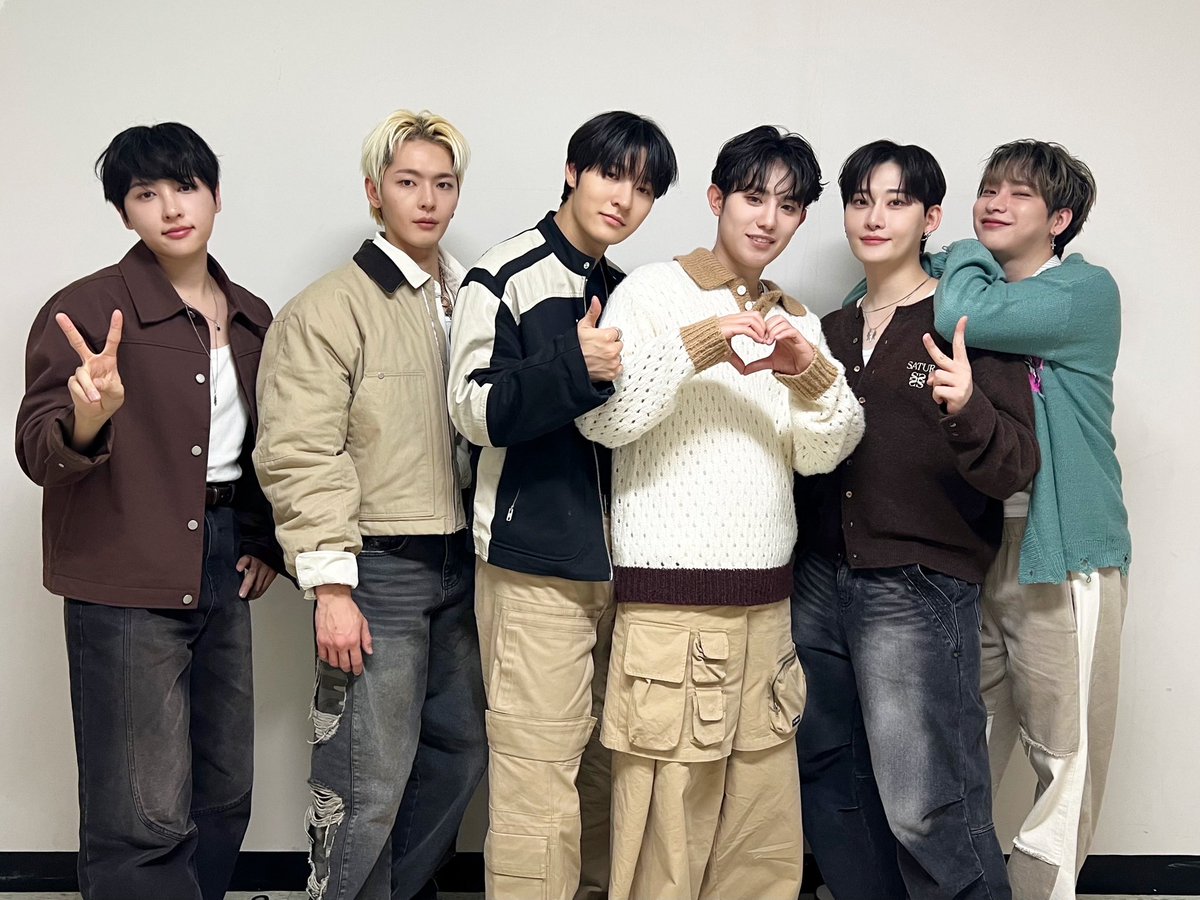 [#Photo/📷]

241208 온리원오브
[take a mOment] 발매 기념 팬사인회

#OnlyOneOf #온리원오브
#take_a_mOment #Seasons_Greetings