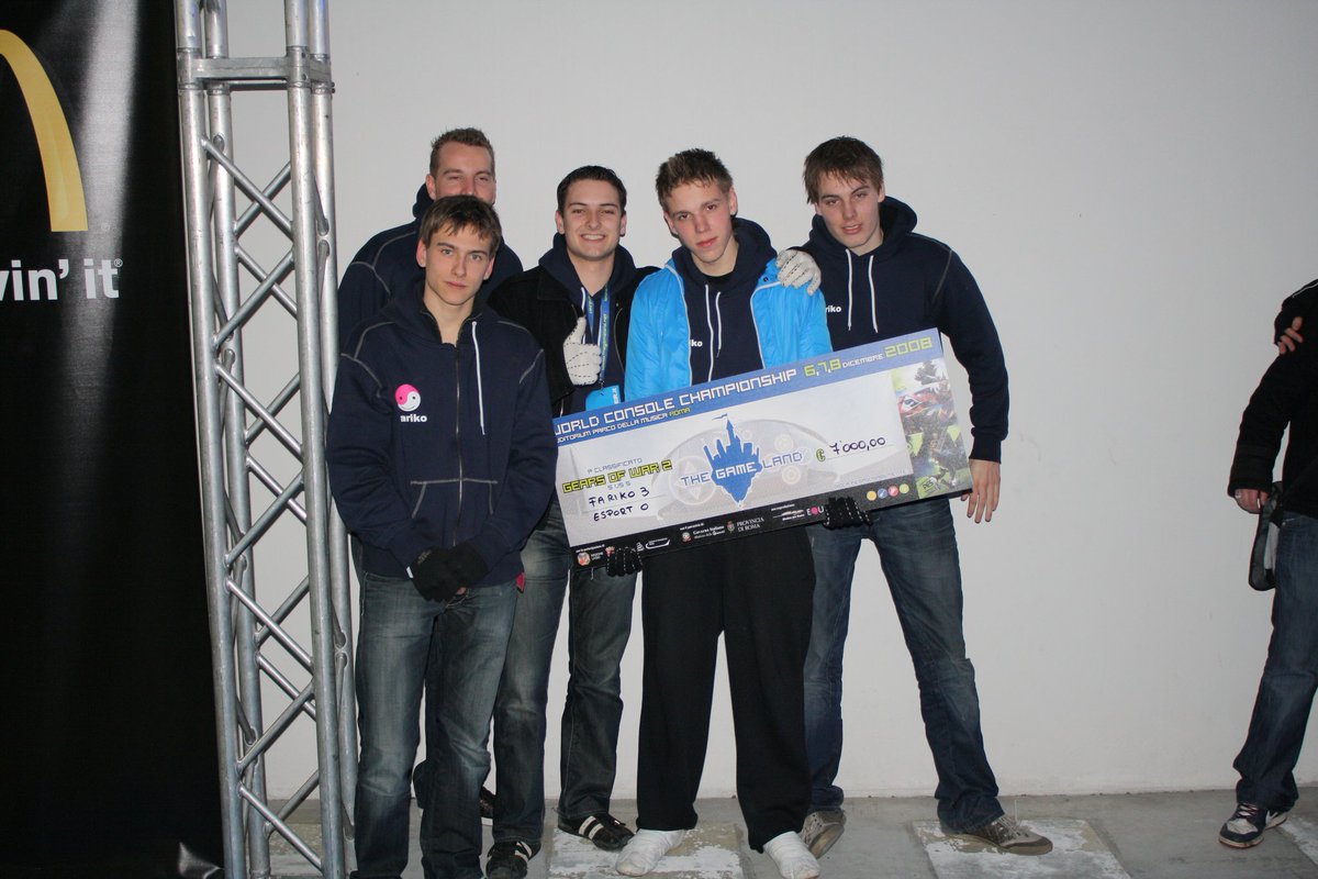 FarikoBrainiac's tweet image. #OnThisDay in 2008 my first Esports team ever won the European Gears of War title at #TheGameLand held in Rome.

Besides all gamers having a full contract and living in the first gamer house together, the secret to their success was using the #MBTI  to give personalized #Coaching…
