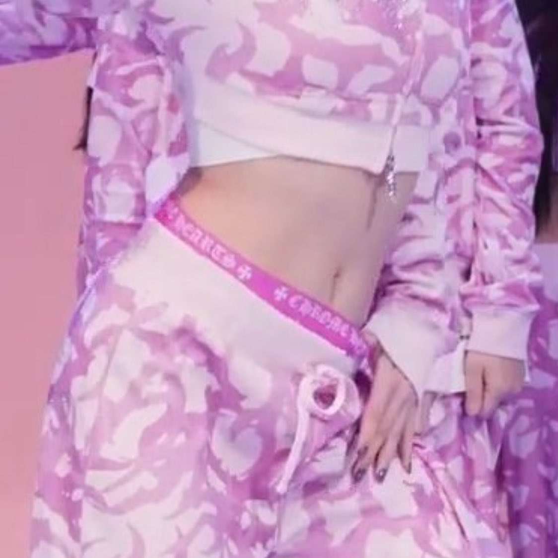 saintshyo's tweet photo. jihyo you are insane https://t.co/VMaRK5Dwj2