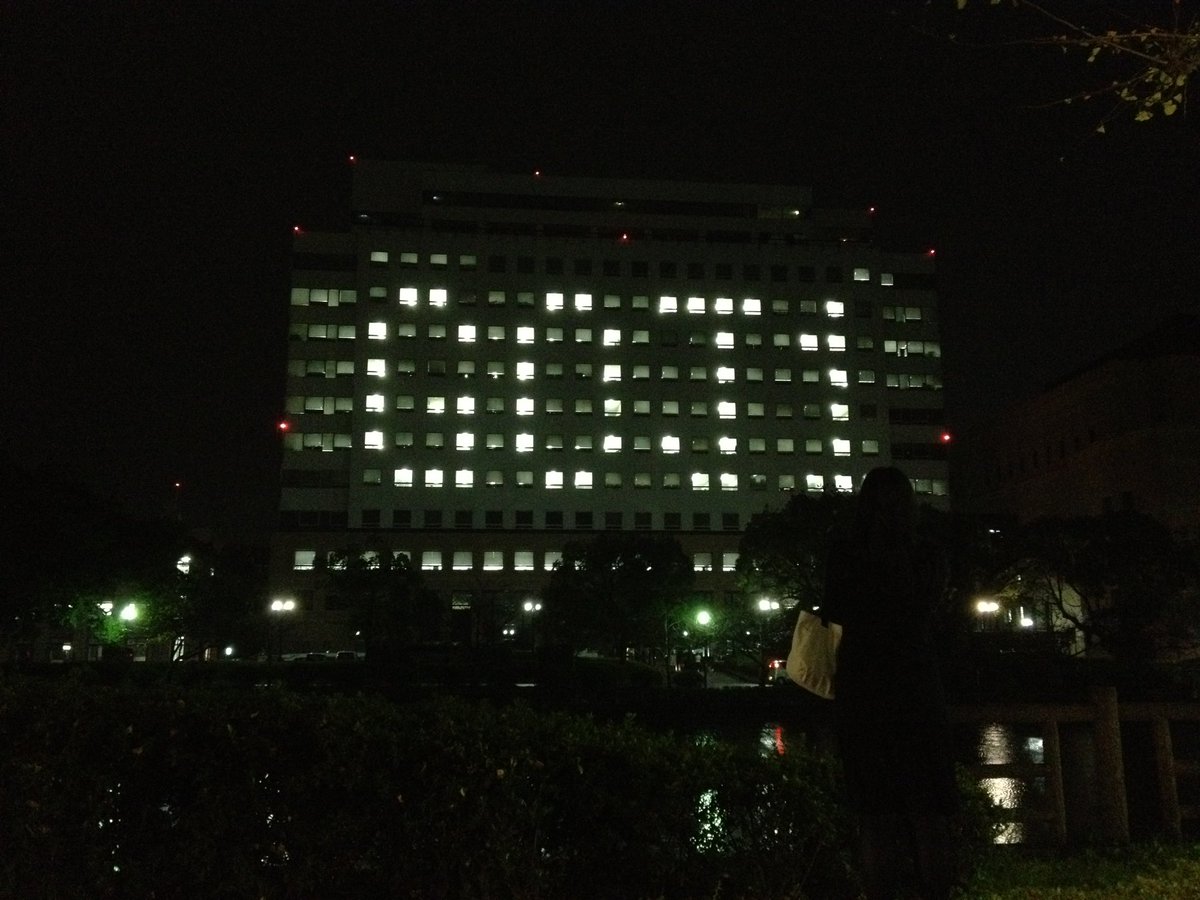 natabanta's tweet photo. 2024シーズン終了
終盤、特に前節今節の内容が良かっただけに降格が本当に悔やまれる。

13年前の最終節前夜、職場の窓のブラインドを駆使して書いた「GO J1」
一年後、またこの超アナログ「GO J1」をやってお堀越しに眺めたい。

しっかり前を向いてサガン鳥栖リバイバル戦略に全力で取組みます。 https://t.co/oLz5asU5zk