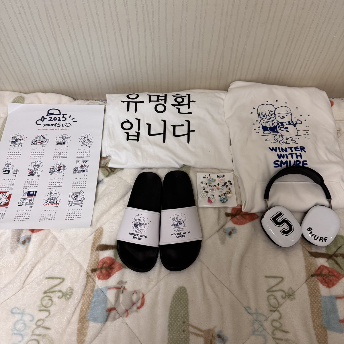 우승 축하 기념으로 멋지고 의미있는 선물들 챙겨주셔서 정말 감사합니다 .

맛있게 먹고 소중히 간직하도록 하겠습니다.

항상 감사드립니다 🥰