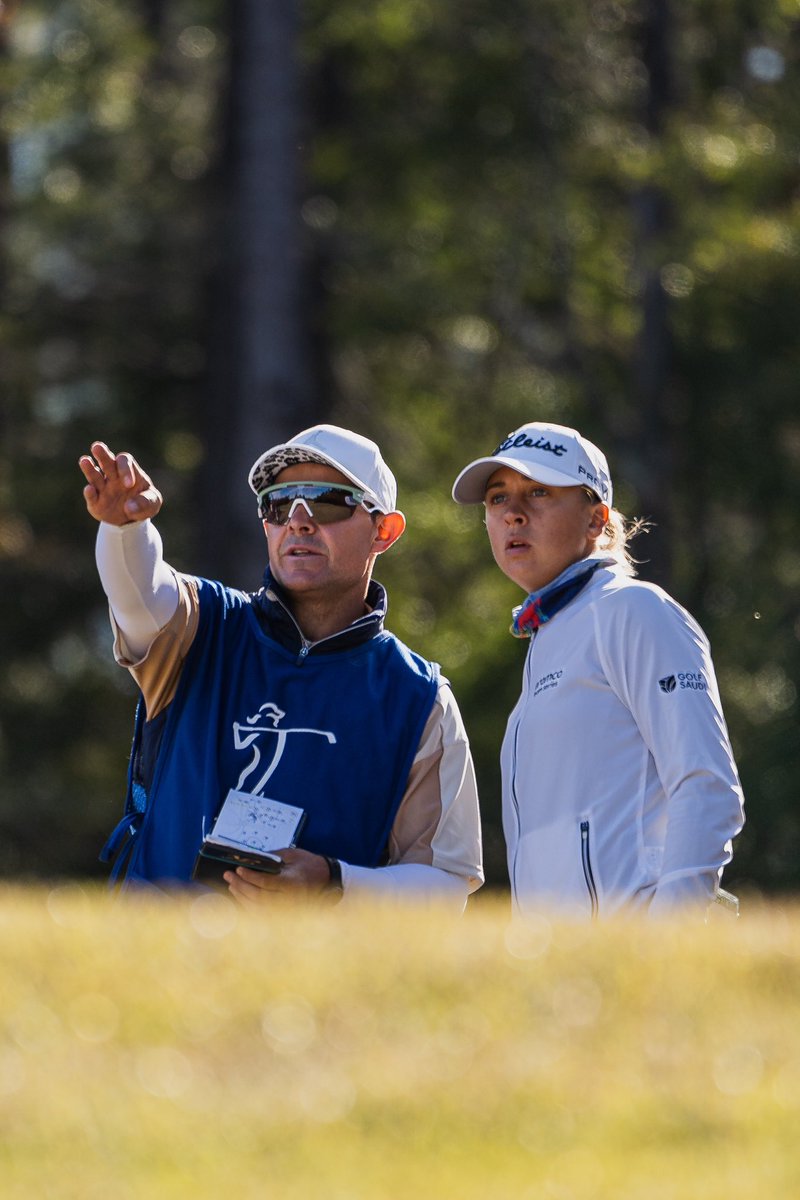 leblog_lpbb's tweet image. 🇫🇷 #QSeries
Double au 1 puis bogey au 7 ont réveillé Pauline qui va signer 7 birdies dont 5 du 13 au 18 ! A -10 total (T2), elle revient à 4 coups de Liu. 
Adela signe un superbe 65 pour grimper T16(-4)
Ca se complique pour Perrine (+5)