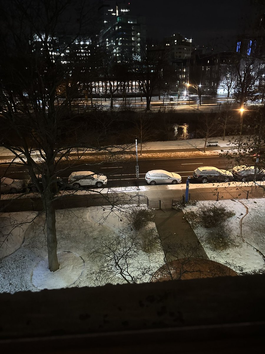 DrSetuSinha's tweet image. “Picture this: It’s 4 am, you wake up for a quick trip to the restroom, and then—magic! ✨ The first snow of the season blankets Boston, right outside your window. ❄️ A serene, winter wonderland greeting you in the quiet of the night. #FirstSnow #BostonWinters #PureMagic”