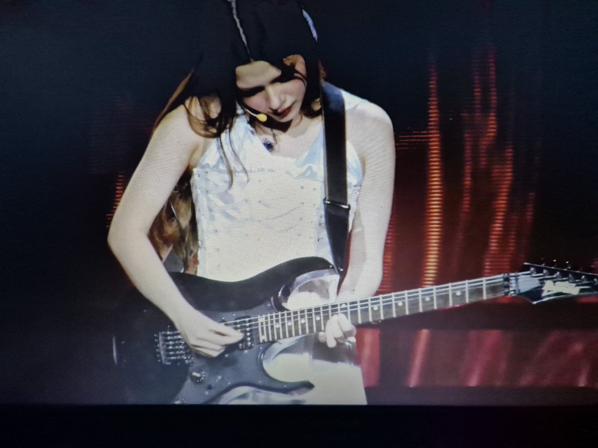 Omg 😱😱😱
#HBD22ndBeckySoloConcert