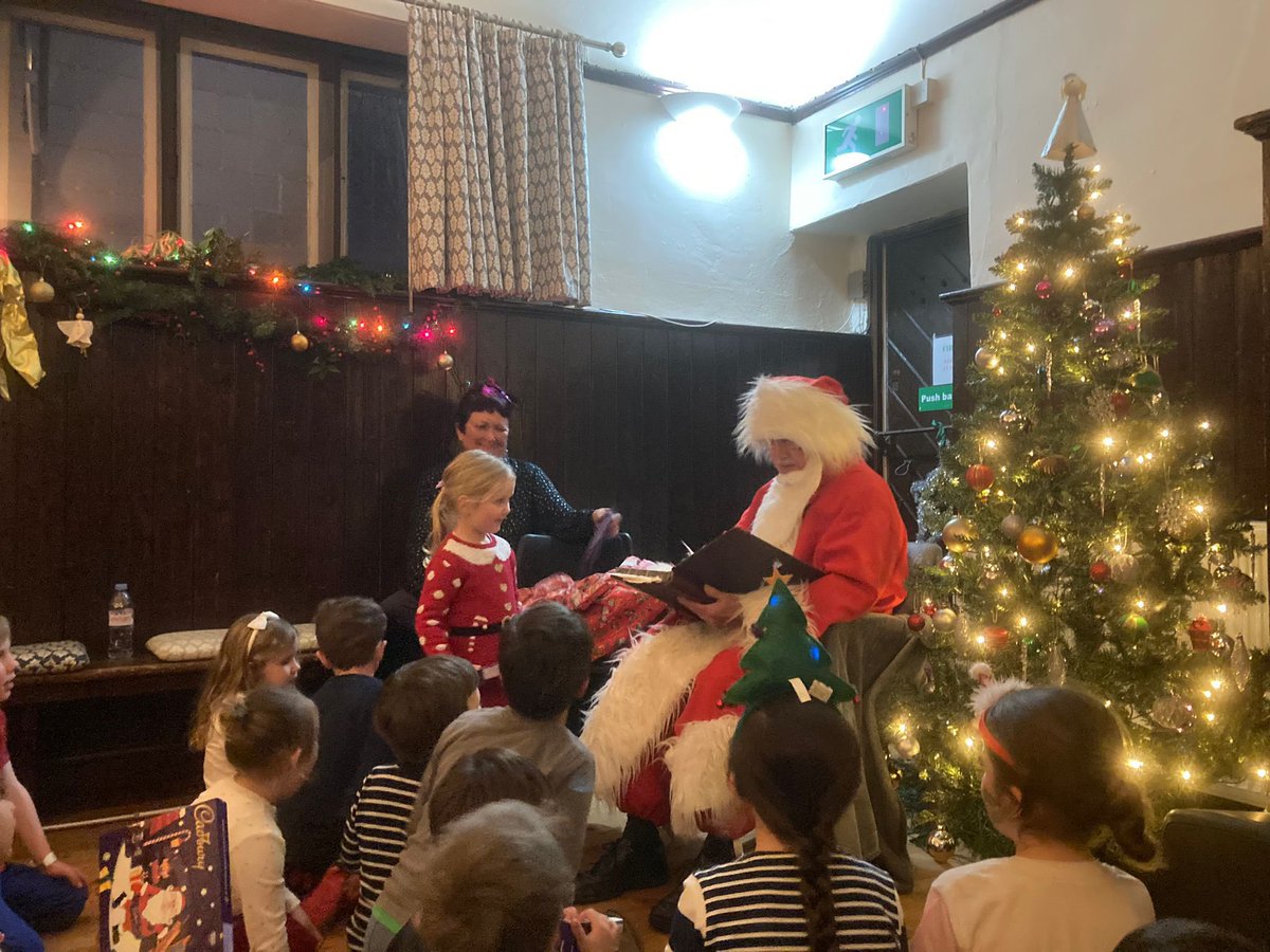 uffvillhall's tweet photo. The annual Christmas Crafternoon took place at the village hall yesterday and was once again a huge success.
Well done to Vanessa Kimberley and her merry band of helpers on the day. Some excellent Christmas crafts were made, the children were fed and even Father Christmas visited https://t.co/qwUJ1eEyHg