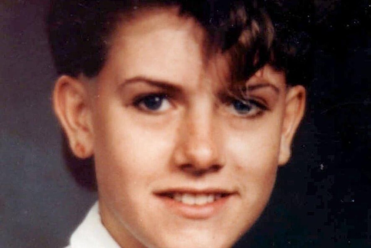 gmpolice's tweet photo. #APPEAL | 40 years on we are still seeking justice for Leigh schoolgirl Lisa Hession who was murdered.

Lisa was 14 years old when she was sexually assaulted and fatally strangled in an alleyway, just 200 yards from her home on Bonnywell Road.
⬇️ 
https://t.co/E41nE2ZUFY https://t.co/n5VWDNmZNp