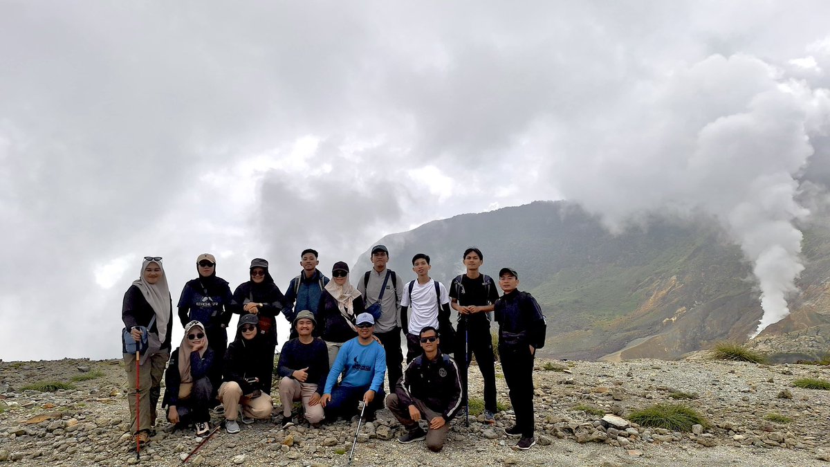 faridahramdhhan's tweet photo. Wanita tidak bercerita, tapi tiba-tiba naik gunung. Gasss🤭

📍gunung papandayan
7 desember 2024 https://t.co/5oVyV6oplY