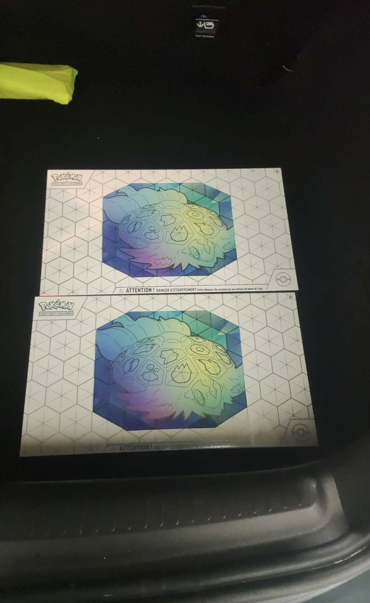 WestBoySW's tweet photo. J’ai pas partagé sur le BlackFriday mais voici les trouvailles 

Du coffret ursaking à 18€ et de l’UPC terrapagos à moins de 110€

Merci pour les infos @Pokecop_ https://t.co/gh92kyoePO