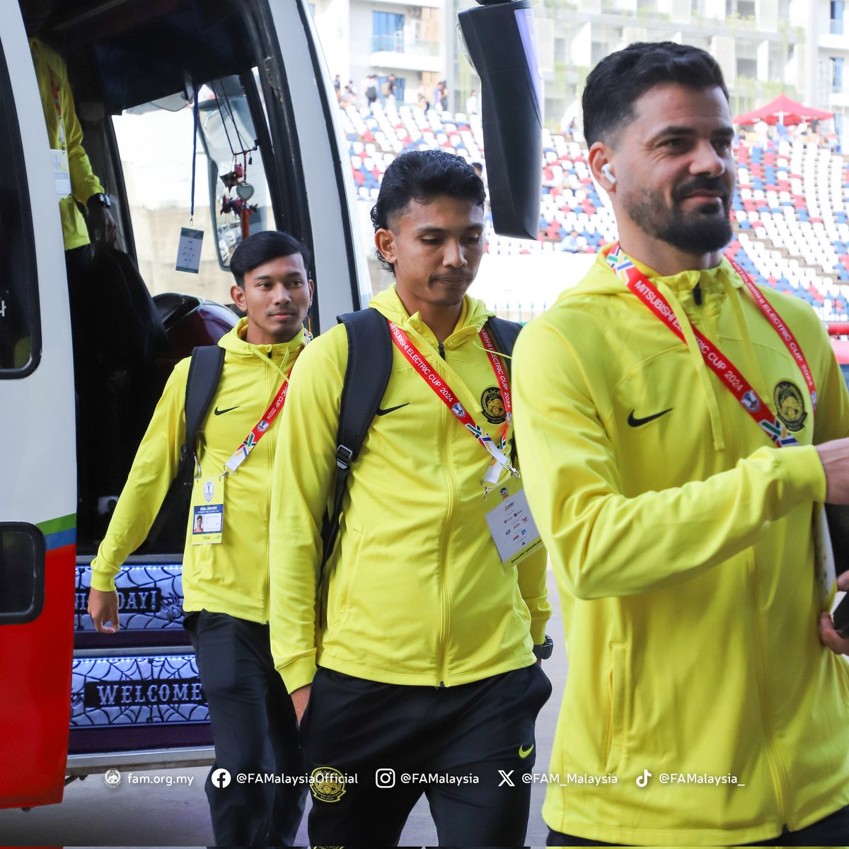 FAM_Malaysia's tweet photo. 📸 Ketibaan skuad Harimau Malaya kendalian Pau Marti di Stadium Olimpik, Phnom Penh bagi perlawanan pertama Kumpulan A, Piala Mitsubishi Electric ASEAN 2024 menentang Kemboja, 5:45 petang ini (6:45 petang Waktu Malaysia).

#FAM #HarimauMalaya #MitsubishiElectricCup https://t.co/bRPjLsLcBD