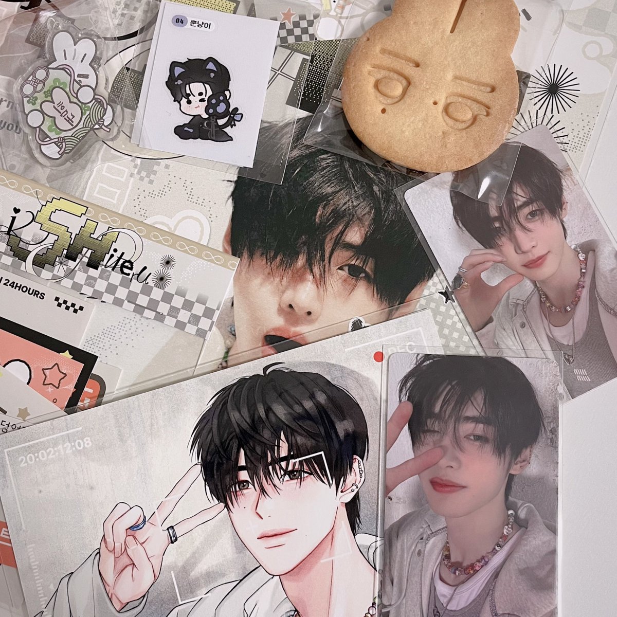 #i2SHiteru8
#영원한_사랑을_너에게

훈끼파 필참해야하는곳… 발 닿는곳마다 훈끼가 가득하고 분위기가 따끈말랑 성훈이랑 어울리는 공간이었어요🐇 럭드도 다 예뻐서 넘 만족스럽게 하고왔어요 예쁜 디자인 최고…💛