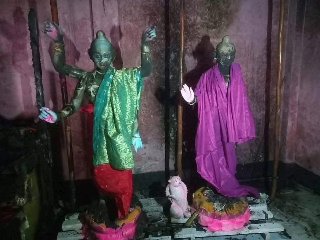 bdwatch2024's tweet photo. Attacks on #Hindu places of worship continue unabated in #Bangladesh: Consecutive attacks took place in #Dhaka and #Netrokona on Friday and Saturday. 

On Friday afternoon, idols were vandalised in the Kali Temple at Nasibpur village of Netrokona Sadar's Laxmiganj Union.

In the early hours of Saturday, the Radhakrishna and Laxmi Narayan temples in Dhour Village of #Dhaka's Turag area was set on fire by miscreants.

These attacks remain mostly unreported in mainstream media, while the #Yunus Regime's apparatchiks and apologists remain busy explaining how news of such attacks are "exaggerated" by, or downright "propaganda" of, Indian media.

.................

@hrcbm @StateIRF @FOREF_EU @USCIRF @IrfSecretariat @nadinemaenza @NazilaGhanea @UN_SPExperts @OHCHRAsia @UNHumanRights @CJBdingo25 @austhindu @avroneel80 @GBHAlliance @hindupost @HinduVoice_in @k36077 @SBHPage @HinduACT @HinduAmerican @CoHNAOfficial @Hindubd49346 @INSIGHTUK2