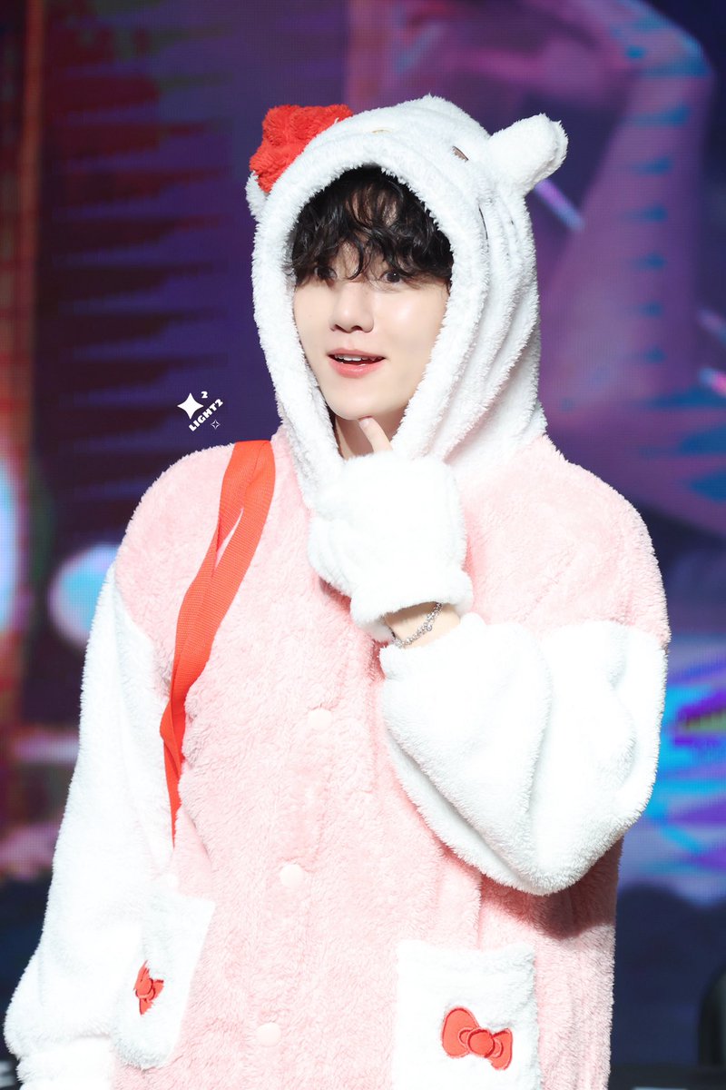 light2_bh's tweet photo. 20241102

≽^•༚•🎀≼

#BAEKHYUN #백현 #ベッキョン
@B_hundred_Hyun https://t.co/JUKCv2uKjy