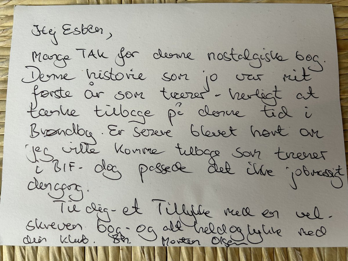 EsbenThoby's tweet photo. I dag modtog jeg post fra Belgien 🇧🇪 Det var fra Morten Olsen, som takker for en “nostalgisk og velskreven bog” 💛 En bedre anbefaling fås næsten ikke 😇 Gør som en af de største legender i dansk fodbold og læs ‘Brøndbys europæiske eventyr’ med glæde ⚽️ #Brøndby #julegavehit https://t.co/FfBhTHkxH7