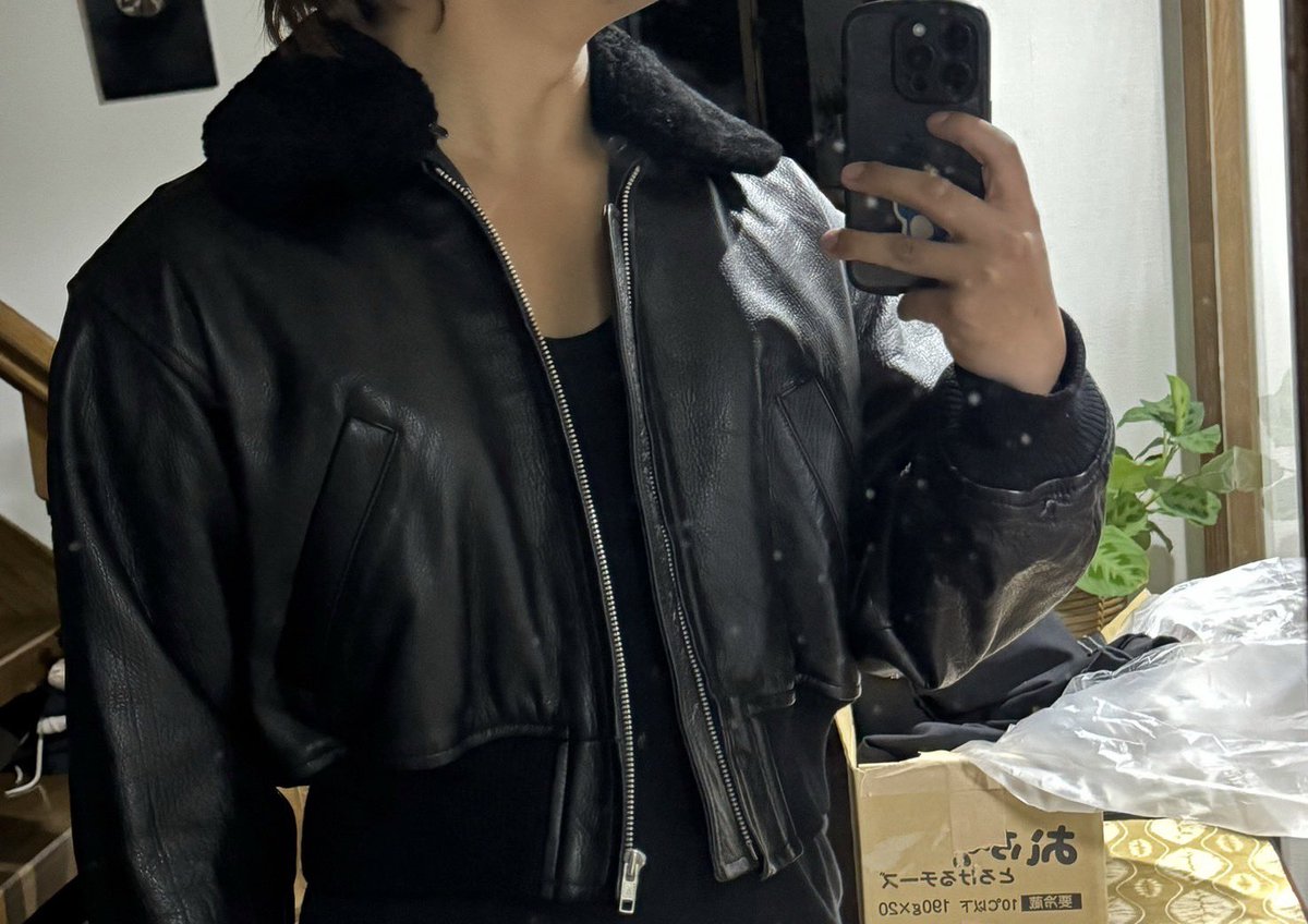 luuxuurry's tweet photo. 1989 AW tricot comme des garcons
leather bomber jacket https://t.co/u4JoLfuK5V