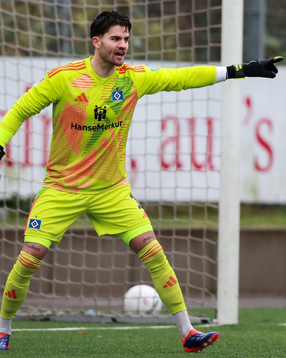 HSVYoungTalents's tweet photo. Pflichtspiel-Debüt und Comeback. 💪
Beim Heimsieg gegen Norderstedt stand Luis #Klatte erstmals bei einem Punktspiel für unsere #U21 im Tor und Kapitän Milad #Nejad kehrte nach zweimonatiger Verletzungspause zurück aufs Feld. 🙌
#nurderHSV #HSVYoungTalents
📸 Michael Schwarz https://t.co/21zN5H5ro9