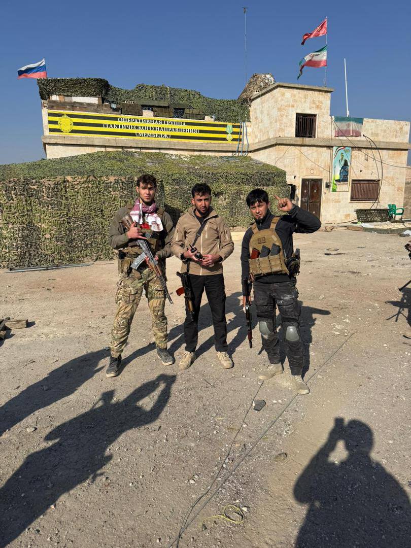 ConflictTR's tweet photo. 🚨Münbiç kırsalındaki Arima kasabasında bulunan Rus üssü, Suriye Milli Ordusu tarafından ele geçirildi. https://t.co/qCTz4RP1r4