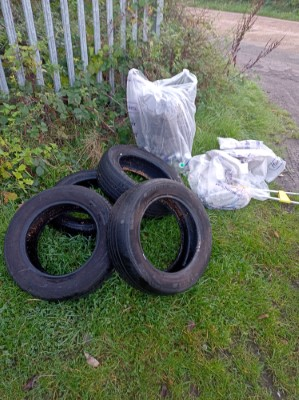 keepharrowtidy's tweet photo. #KeepHarrowTidy #headstone #hatchend #litterpicking #litter #plasticwaste #keepbritaintidy #Harrow #rubbish #Harrowweald #flytipping #WEALDSTONE #northharrow #harrowweald https://t.co/CD3KCg3EfI