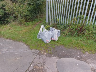 keepharrowtidy's tweet photo. #KeepHarrowTidy #headstone #hatchend #litterpicking #litter #plasticwaste #keepbritaintidy #Harrow #rubbish #Harrowweald #flytipping #WEALDSTONE #northharrow #harrowweald https://t.co/CD3KCg3EfI