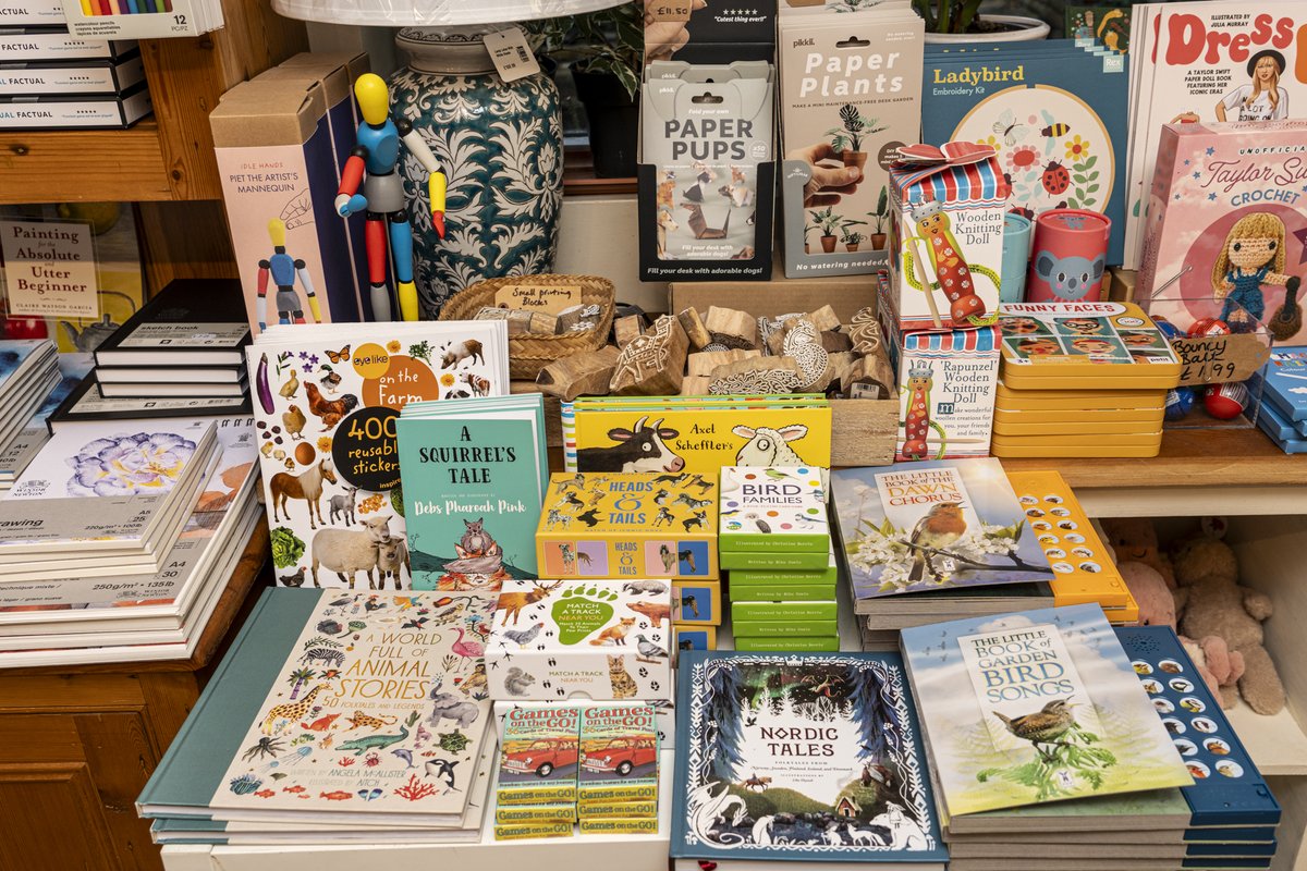Hours of entertainment...
#Christmas #Giftshop #Shoplocal #weekend <a href="/CranborneGarden/">Cranborne Garden Cen</a>