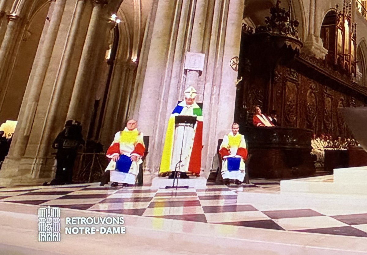 DZasken68678's tweet photo. Patchwork ajedrezado en Notre-Dame...burla a la Purísima.

Roma debe caer... https://t.co/ISjKjFhQNs