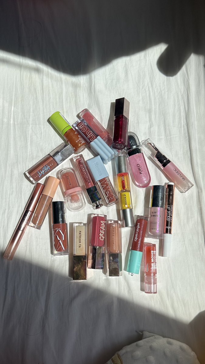 aidarazman's tweet photo. lipglosses/lip oils      vs.      my picks https://t.co/bVbvjd3aal