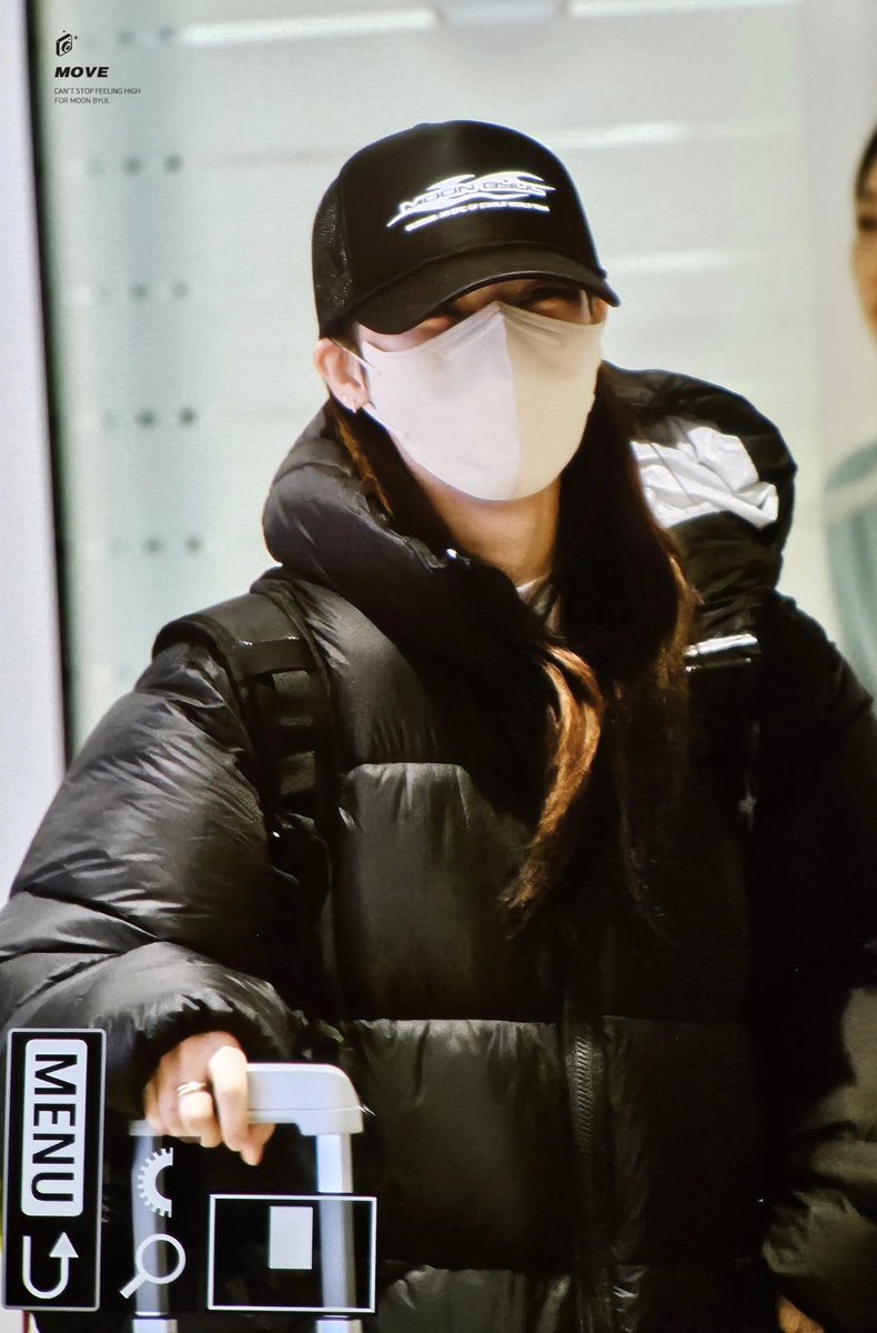 Move_0619's tweet photo. 241208 입국 프리뷰
 
슈ㅡ퍼스타 문별이
햄있한🐹🇰🇷💙

#마마무 #문별 #MAMAMOO #MOONBYUL https://t.co/dtdhElgIDs