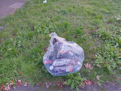 keepharrowtidy's tweet photo. #KeepHarrowTidy #headstone #hatchend #litterpicking #litter #plasticwaste #keepbritaintidy #Harrow #rubbish #Harrowweald #flytipping #WEALDSTONE #northharrow #harrowweald https://t.co/RD6dIjC522