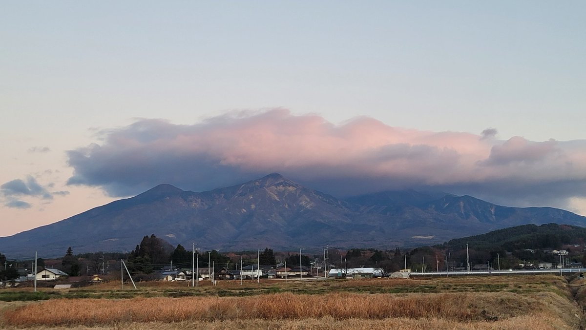 nanseian's tweet photo. 12月5日6日で山梨入り
八ヶ岳と南アルプスは残念ながら雲の帽子を被ってましたが...富士山が綺麗に見えてました

年末にまた山梨入り予定
それまで東京でのツライ生活���乗り切らねば>⁠.⁠<
頑張ります　#山梨 #富士山 #八ヶ岳 #南アルプス https://t.co/HKF1ZbS8Z9